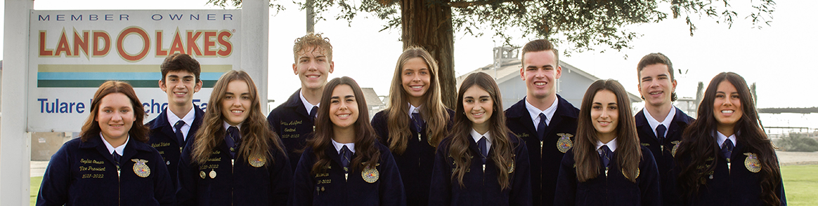 Tulare FFA 2020-2021 Officers posing for a group picture in their blue jackets