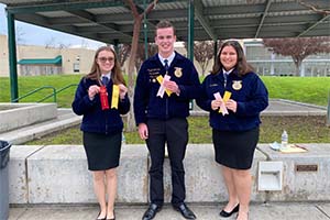3 FFA students with ribbons